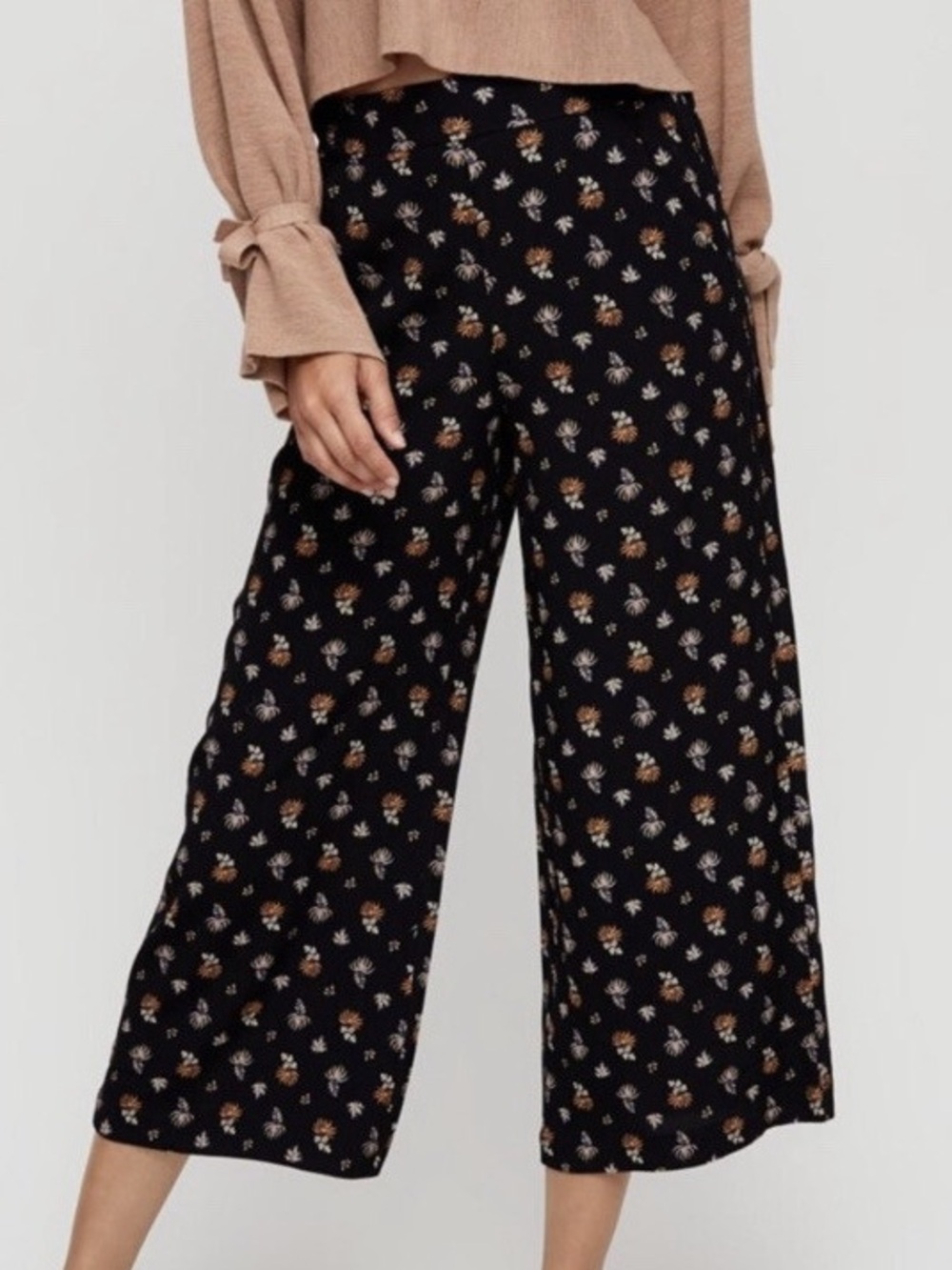WILFRED • Faun Wide Leg Printed Cropped Pants - Black Floral - Medium